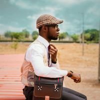 _Ejeme's profile picture. God's son /
Manchester is red /
 Architect..