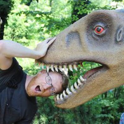 maketvee's profile picture. LEDs, now on @maketvee@leds.social