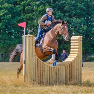 DominicdeBan's profile picture. Used to sell bonds. Then buy and sell bonds. Now I just own bonds, ride bikes and a big horse called Gunner.