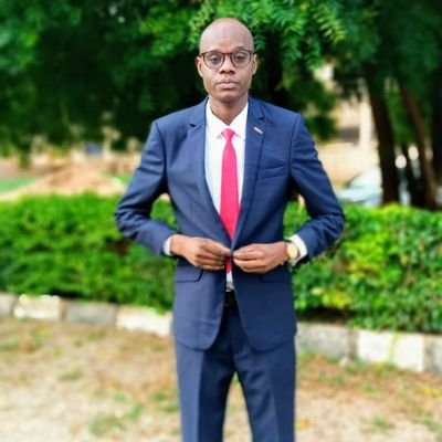 Advocate of good Governance| UDUS Alumnus🎓|Vita Salvatorer 📚🔬 (life saving professional).🏪 Practicing Muslim. Movies Freak|Vala dohaeris|Sudais 🎧
