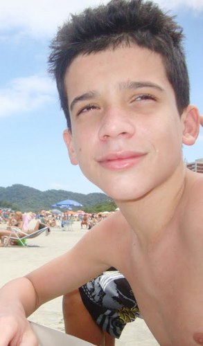Posso nαõ ser perfeito,
Mαis sαõ os meus defeitos que fαzem eu ser único.