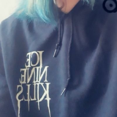 ×Kim×
×18 years old×
×I draw, learn guitar and would like to start a band×
×I love punk rock, metal, rock and pop×