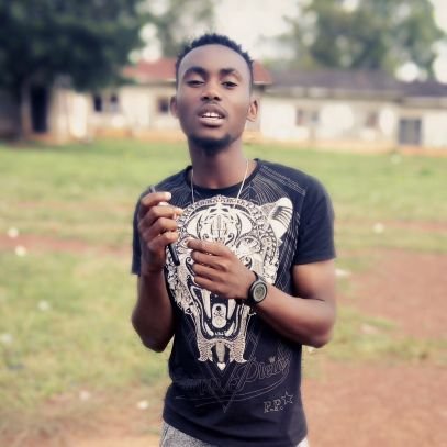 Performing Artist 🎤🎶
Available for Music 🎙🎧
Song writer, Singer, Afro Pop/Hip Pop.
#MusicLover_Gang 😎
