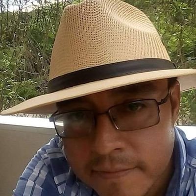 PERIODISTA Y COMUNICÓLOGO
UNAM