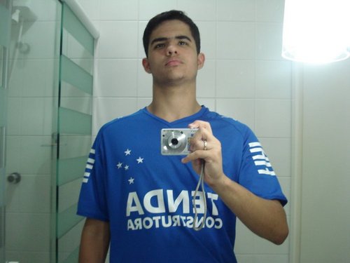 Pessoa tranqüila, amigável e de fácil convivência. Estudante de medicina, demolay e agregados.