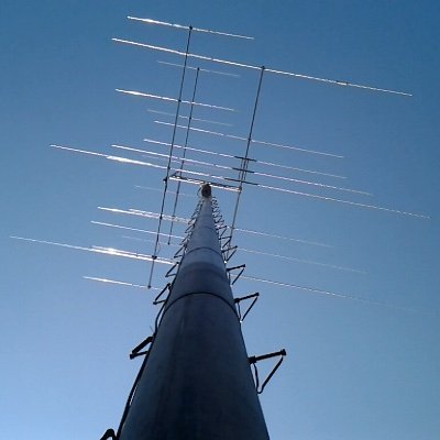 自宅/0にて 2台のIC-705でなんちゃってサテライト通信始めました 🛰 | アンテナは屋根裏設置のPocke Antenna + Pocke TATOR | リモートでCWのコンテストに参加 | 無線,IT関係フォロバいたします📡 | CW Freak .NET 作者