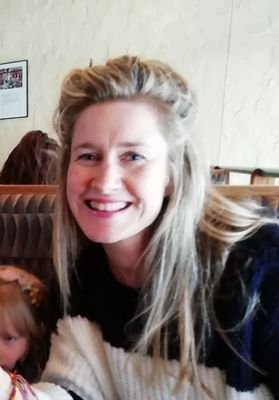 JennieH54838988's profile picture. Artist, Student