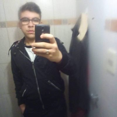 conocedor de nada y aprendiz de todo, trotamundos de sillón, caminante de momentos.
#siguemeytesigo