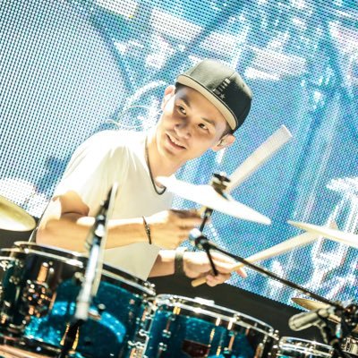 Drummer Percussionist / SPEED OF LIGHTS / SABIAN LERNI ASPR Endorser https://t.co/haAGXOGj4o ハーフトーンミュージック所属 宅録依頼、レッスン希望、その他お問い合わせはDM下さい