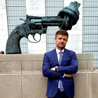 Dziennikarz Telewizji Republika. Były korespondent TVP w USA. Relacjonował wydarzenia w Afganistanie, Libii, Ukrainie, Somalii, Syrii, Iraku.