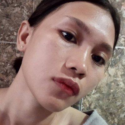 model? (bukan) penyanyi? (bukan) adik kandung Nagita Slavina? (bukan) saudara kandung Uya Kuya? (bukan) sepupu Ola Ramlan? (bukan)