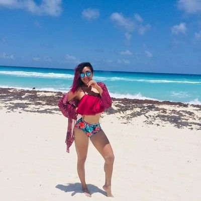 ArelyManrik's profile picture. Cada día es un Chale diferente!...
→Comunicóloga →Locutora
→Bailarina →MUA

•TikTok: arely.manrik