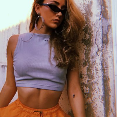 trinaesto_rebro's profile picture. suncokret ne ruža, fotoaparat, gumene bombone, indie rock. kraći bio mi je u pinovanom tvitu.
