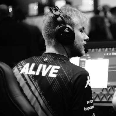 28yo | Twitch Partner - Former Player & Coach on @Rainbow6Game  - 
Contact 📩 aliver6s@pm.me