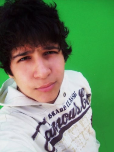 Sou Eduardo Oliver tenho 14 anos, gosto muito de se divertir, assistir séries e filmes e trabalhar em fotografias.