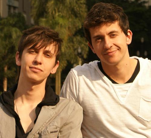 Duo pop que aos 12 anos de carreira lança seu mais novo CD Coisas boas