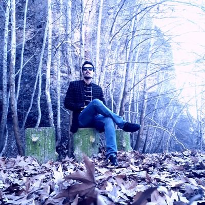 sasanzamani6's profile picture. asterof Political Science and International Relation🎓
the writer✒
poet📝
novelist✍
Only blue, Esteghlal, Chelsea💙 
autumn🍂🍁