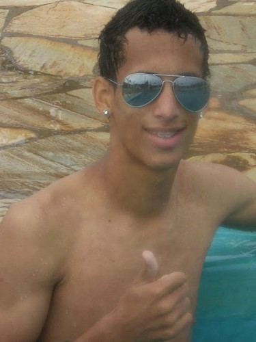 Quem me ve me ve sorrindo,e vai ser sempre assim (Y)