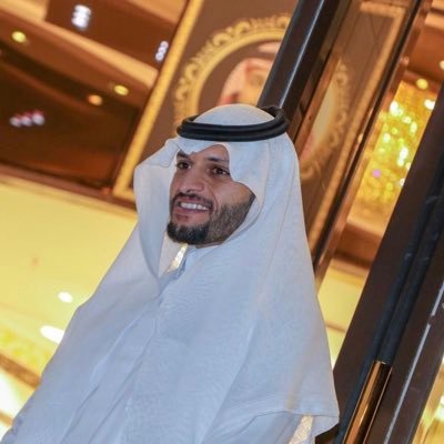خريج كلية العلوم الإقتصادية والمالية الإسلامية حاصل على درجة الباكالوريوس في الاقتصاد محب للسفر وعلم الفضاء واهتم بالمعلومات السياسية والاقتصادية والقانونية...'