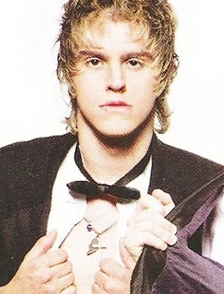 Mais um fã clube feito em homenagem ao nosso baterista lindo @thomasrestart. Eu vou te amar eternamente! Feito: 25/10/2010 ativado: 5/12/2010