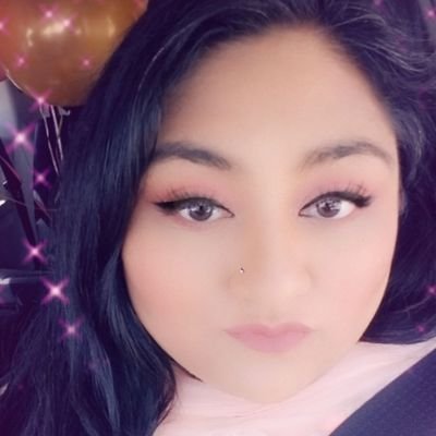 HeySaraJay's profile picture. Floating through these days like a feather