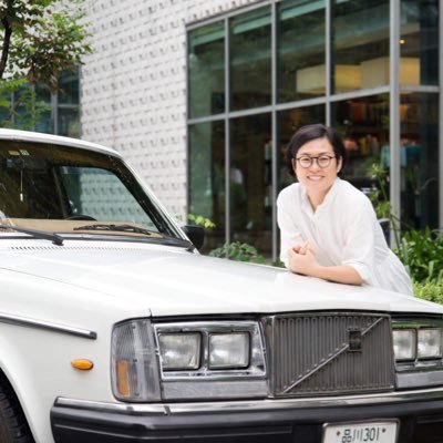 ミズカイケイコ 秋ヶ瀬オフにて あんこさんの車に群がるひと達 ボンネット の中は見るよね 結構前の写真よ Volvo240 Volvo Stationwagon Stationwagonlife Vanlife Film フィルム キャンプ アウトドア 車中泊 ボルボ ボルボ240
