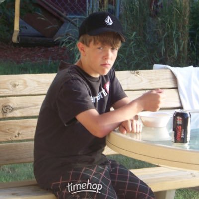 FourFingerFlow's profile picture. trying to live forever