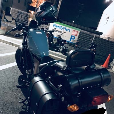 Kc レブル バイク垢 そして 自作リアキャリアを取り付けてみました やっぱり距離感が詰め詰めで納得いかへん リベンジ レブル Rebel リアキャリア 削り出し 自作 デイトナリバーシブルバックレスト