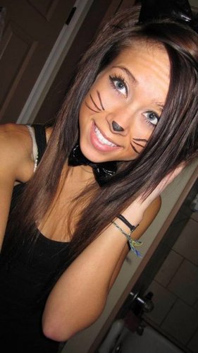 hi! my name is taylor.. im from texas messico but now im in italy rome.. im 16 :D