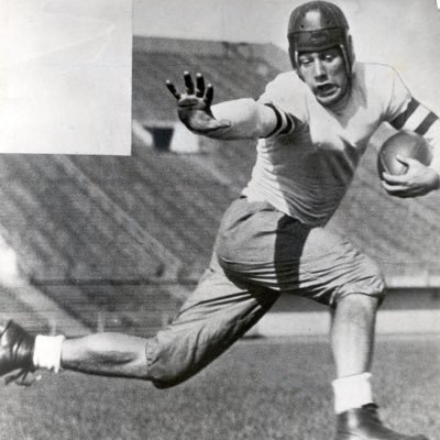 d61940401's profile picture. 無断フォローすみません🏈今年からNFLにどハマりしました🏈好きなチームは一応チーフス(まだ確定してません)🏈ルールもイマイチわかってないのでNFL好きの人に教えてもらえていけたらありがたいです🙏 #NFLJapan