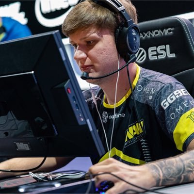 -Gamer -Jogador de CSGO -Jogador preferido:S1mple -Gosto de anime