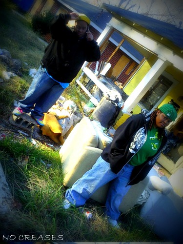 NoCreasesENT's profile picture. Both born and raised in the streets of Oakland California, talented writers, took a chance and blended their swag and style to form the duo, No Creases