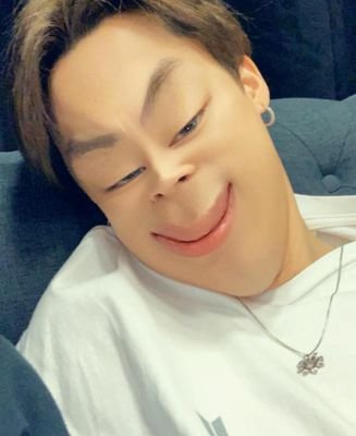 Q9IB6eSGPSYrDMB's profile picture. army🖤🖤🖤