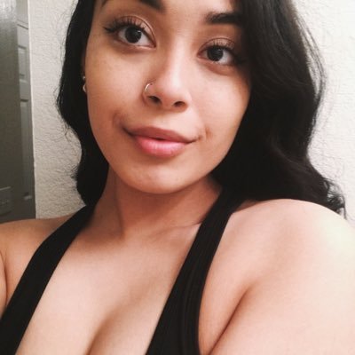 whatsernamy's profile picture. zoe kravitz wannabe :/