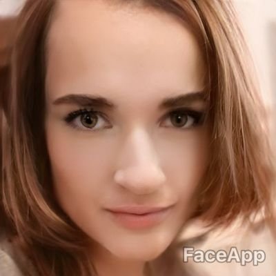 Debutante sur twitter. Cyborg transfem. Dans 2 ans je serai comme sur la photo. 🏳️🌈🃏📷🎥🎷💻📖🔽♻️🔮🕯🧸