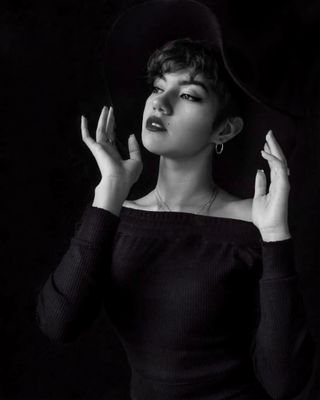 mellamansasa's profile picture. Hago música en spanglish.

Soy tan inestable como una carga nuclear.