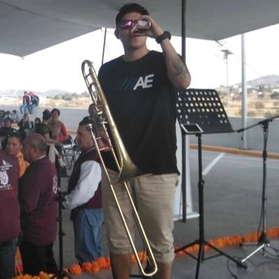 Trombonista, padre de Trombón, Tuba, Trompeta, Flauta y Cello🐶🐈🐈🐈🐈#somospunks🤘🏽#Finsup