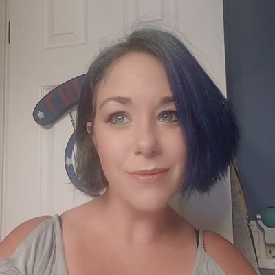 I am a mother of 3. I love to cook. I am also a Independent Pampered Chef Consultant!