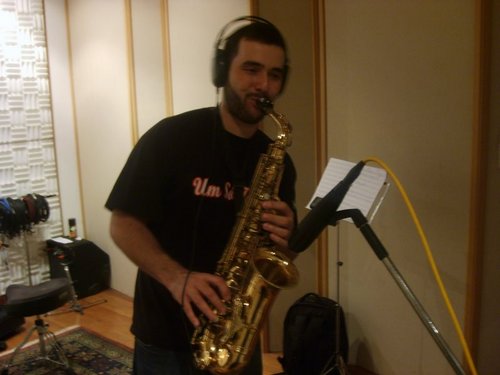 Sou músico instrumentista, saxoflautista e gaitista
Atualmente MÚSICO do Grupo PIXOTE