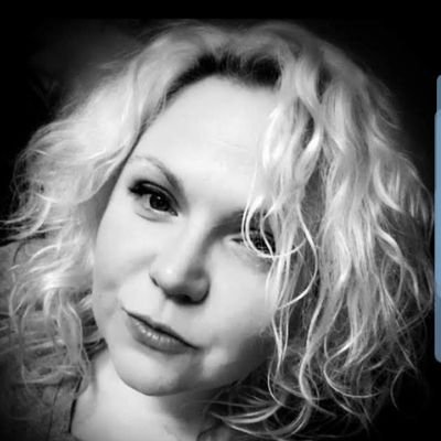 CorioJessica's profile picture. A little bit crazy, but a whole lot of fun! 
   😎 🥳 🎶