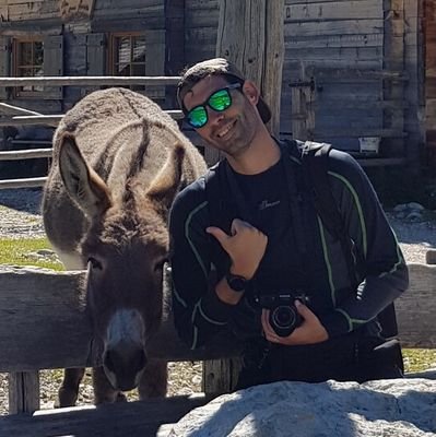 SerJoetm's profile picture. Uso la tastiera ma non per suonare. 
Credo in un'unica Dea.
