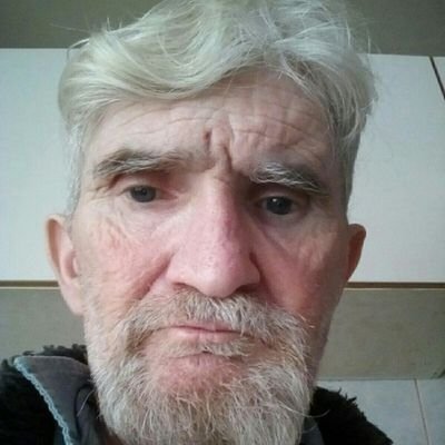 Agent polyvalent de restauration,veuf sans enfants. cinéma,la photographie,le dessin, l'art de tout .Je suis hétéro célibataire depuis 5 ans. Handicaper 1990