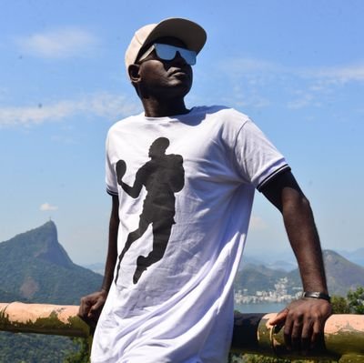 Sou artista: Canto, danço, toco instrumentos,  escrevo canções,tudo feito com o ingrediente cheio de carinho 
Musica: Tu tá na Colômbia 
Editora: Evolução Music