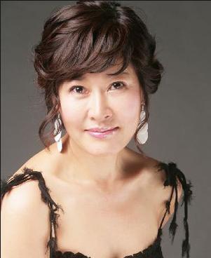 JinaArirang's profile picture. 안녕하세요..^^ 가수 유지나 입니다.
요즘 트위터에 푹 빠져 산답니다.
바쁜 스케쥴에도 이동시간을 틈내 조금씩 트위터에 접속하고 있답니다..^^ 12월 23일 아리랑콘서트를 진행합니다. 모두 응원 한마디씩 부탁드릴게요
팬분들과 이렇게 소통을 할 수 있어 너무 즐겁고 행복합니다.