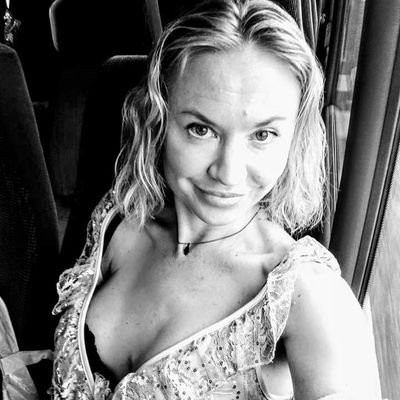 HjortKiil's profile picture. Højrefløjs-agtig debattrice inklusive humor. En af de der irriterende kvinder, der elsker redigerede selfies og små hunde med underbid.