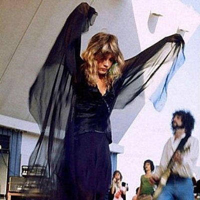 Stevie Nicks mentalist! Sweary. Democratic socialist. Trad goth to my core. Pro LGBTQ+, BLM, feminist. She/her.