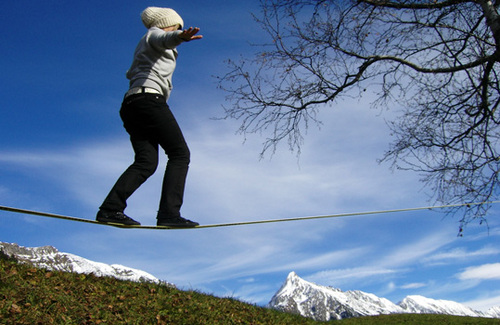 Buscamos los mejores Tips y datos para ti para que conozcas lo mejor del Slackline, el nuevo deporte Outdoor que se toma las plazas!
