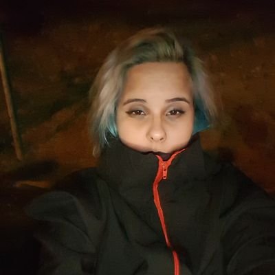 Evil_Iza's profile picture. Tendo a achar tudo uma merda, exceto gatinhos