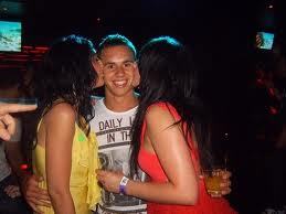 I help guys to pick up the girls they dream. The tips are just a taste of the program: http://t.co/06lBA6o8Jf