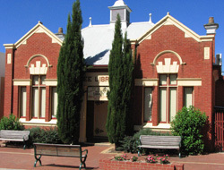 Bright Branch of High Country Library Corporation. Located in Ireland St, Bright.